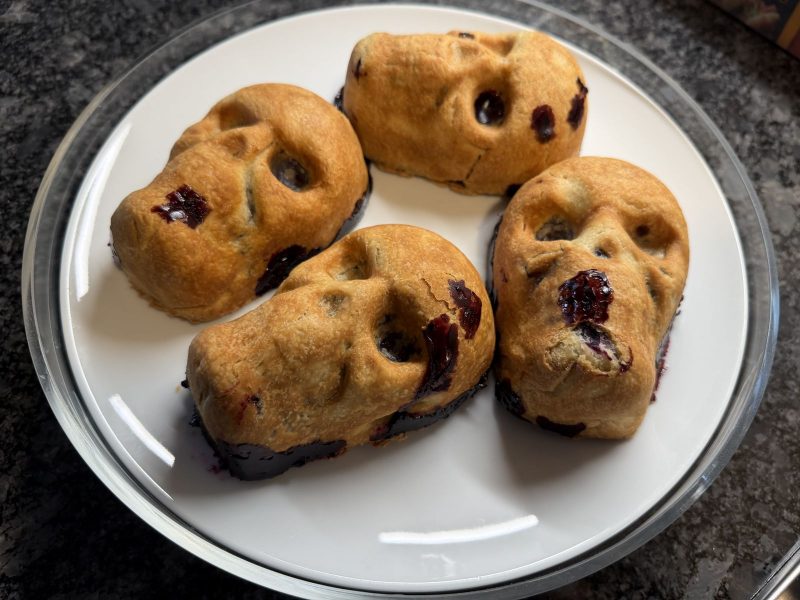 Blueberry Skull Pies (Halloween Edition)